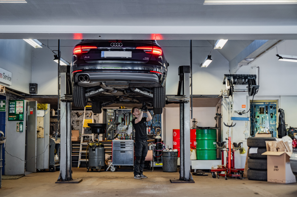 Kontaktuppgifter till Auto-Älgen i Viken på Kullahalvön. Trädgårdsgatan 23, telefon 042-23 61 58. Bilservice, reparationer och bilaffärer för Volkswagen, Audi och Skoda.